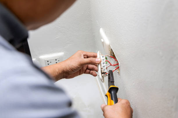 Best Affordable Emergency Electrician  in Munday, TX